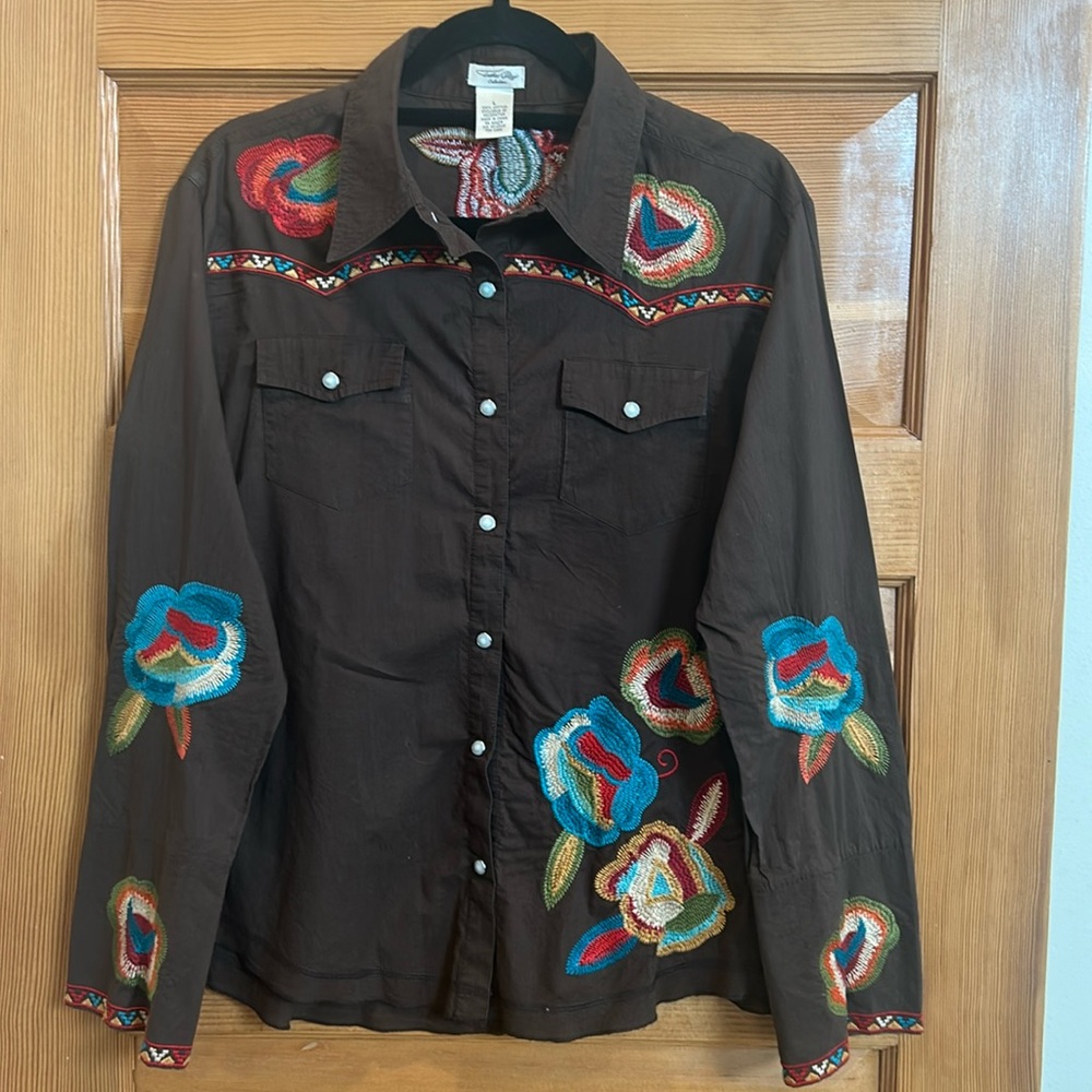 Stunning Tasha Polizzi embroidered pearl snap shirt